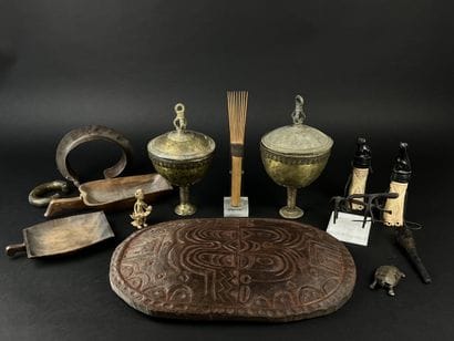 Lot of miscellaneous objects: Two bronze...