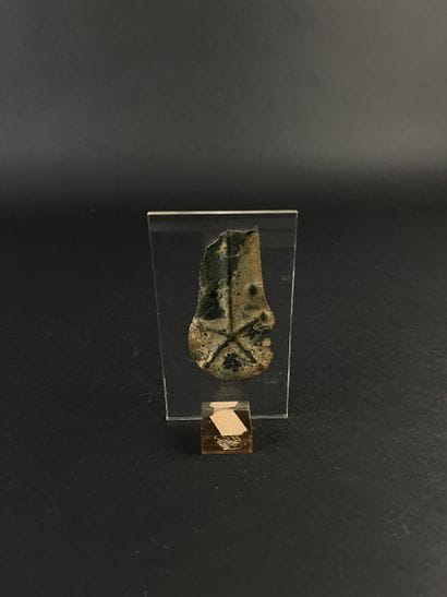Anthropomorphic plaque in repoussé. Bronze....