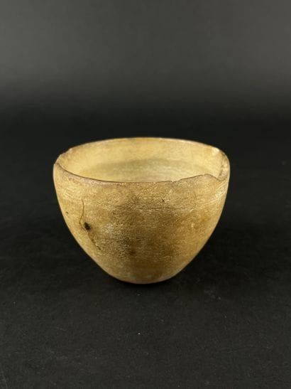 Hemispherical dish. Alabaster, visible chips....