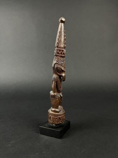 End of a paddle representing an anthropo-zoomorphic...