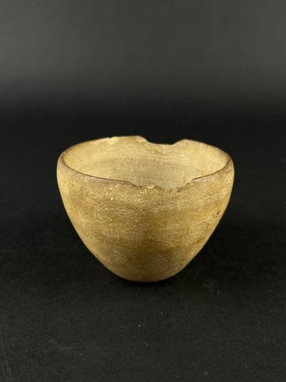 Hemispherical dish. Alabaster, visible chips....