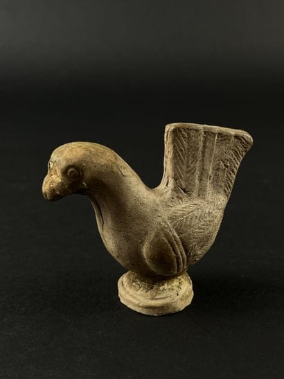 Statuette representing a stylized bird. Terracotta,...