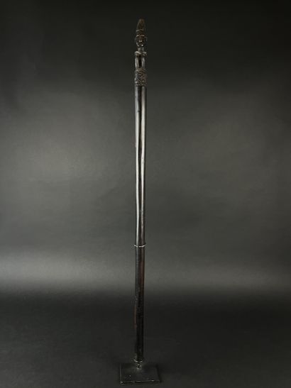 Command baton depicting a kneeling figure...