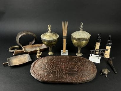 Lot of miscellaneous objects: Two bronze...