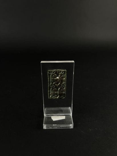 Rectangular openwork plate decorated with...