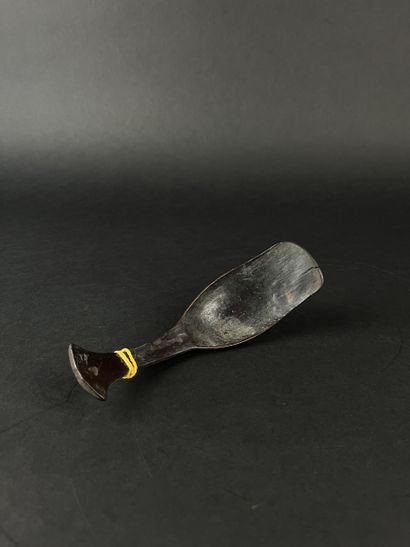 Lot of six spoons: One in shell and silver...