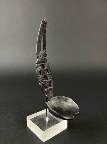 Lot of six spoons: One in shell and silver...