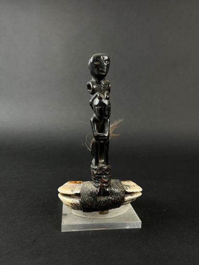Baningal. Warrior's armband. A standing figure...