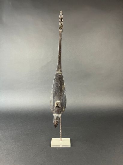 Hasapi. Lute with two metal strings (no longer...