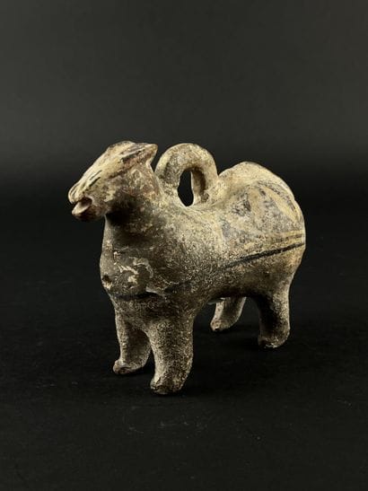 Lot consisting of a zoomorphic askos, a ram-head...