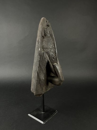 Pirogue wheel, representation of two faces....