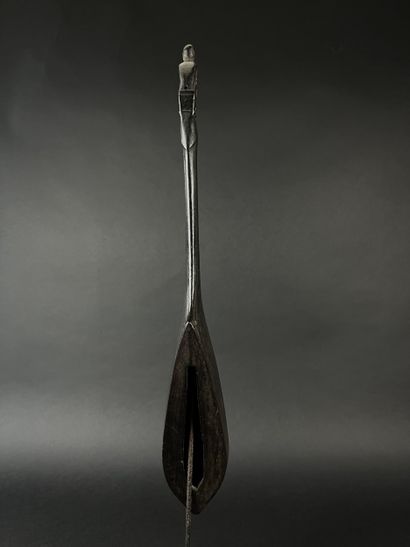 Hasapi. Lute with two metal strings (no longer...