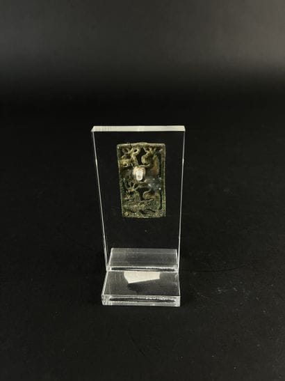 Rectangular openwork plate decorated with...