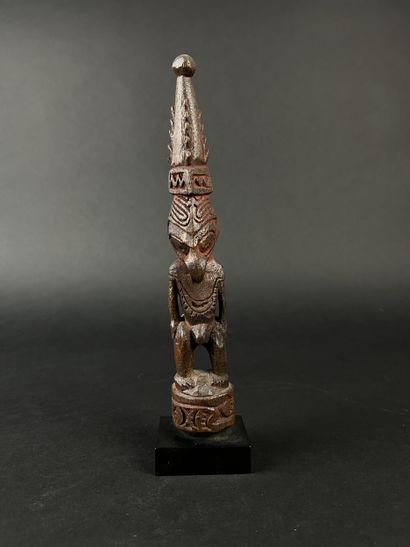 End of a paddle representing an anthropo-zoomorphic...