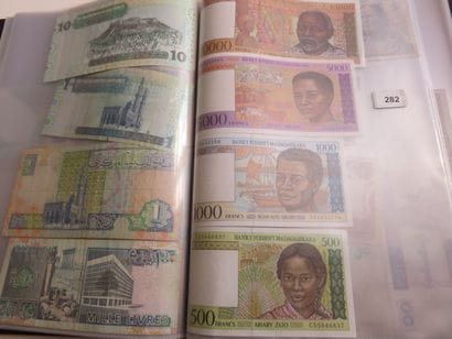 Banknotes - Collection of 179 various banknotes...