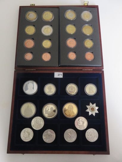 Medals, Coinage and Decoration - Lot of 30,...