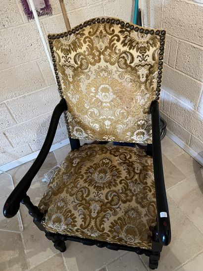 Fauteuil cathèdreen pin formant coffre Début...