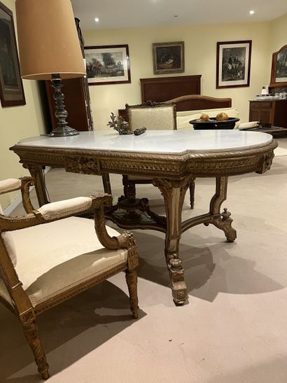 Table de milieu en bois laqué crème rechampi...