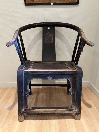 Fauteuil et une paire de ployants chinois....