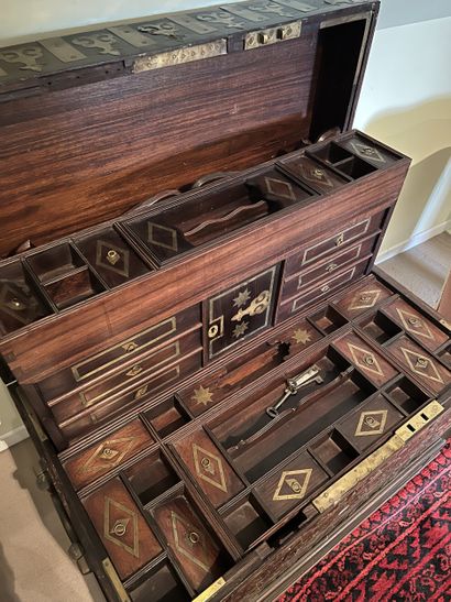 Wedding chest in rosewood with openwork floral...