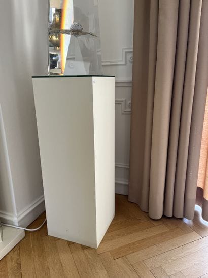 Quadrangular sellette in cream lacquered...
