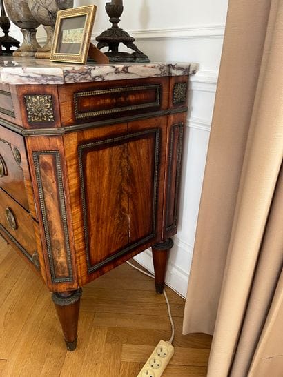 Mahogany and mahogany veneer chest of drawers....