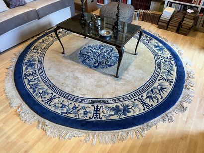 Ensemble de trois tapis: 
- Tapis en laine...