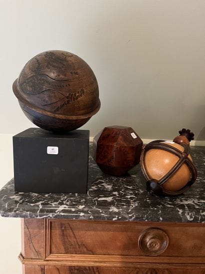 Set of decorative elements in various woods,...