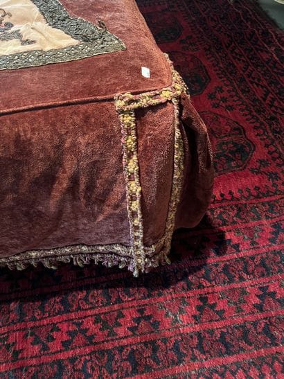 Bed set including two pillowcases and a fringed...