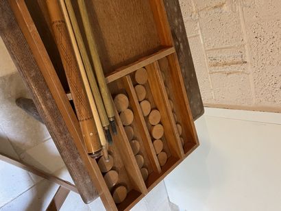 Lot comprenant une maquette d’avion en bois...