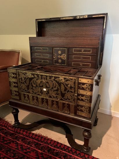 Wedding chest in rosewood with openwork floral...