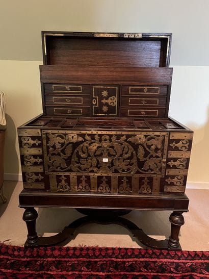 Wedding chest in rosewood with openwork floral...