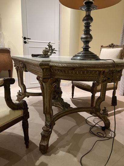 Table de milieu en bois laqué crème rechampi...
