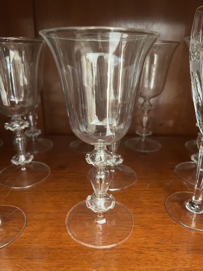 Set of crystal glasses including: 
- 8 crystal...