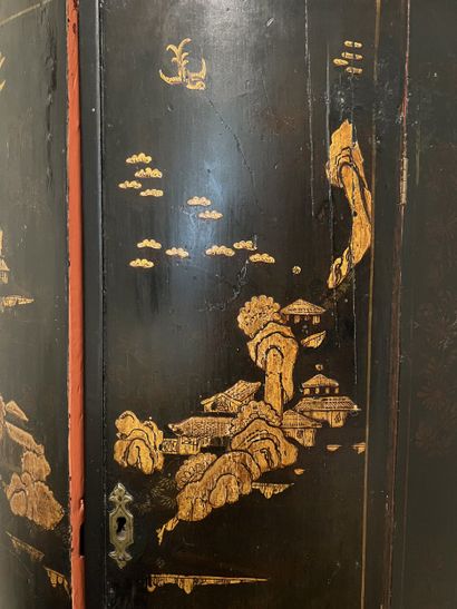 Domed cove in lacquered wood with gilded...