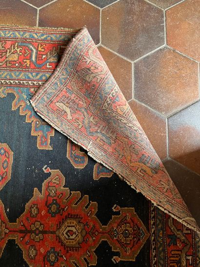 Wool carpet, hand-knotted, with polychrome...