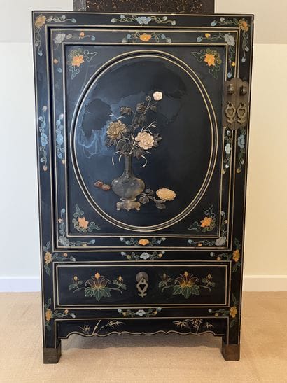 Small low piece of furniture in black lacquered...