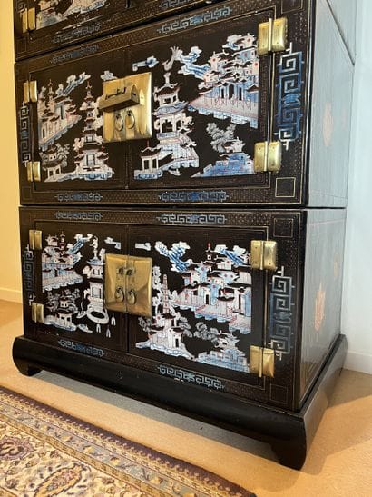 Three-part lacquered wood cabinet with polychrome...