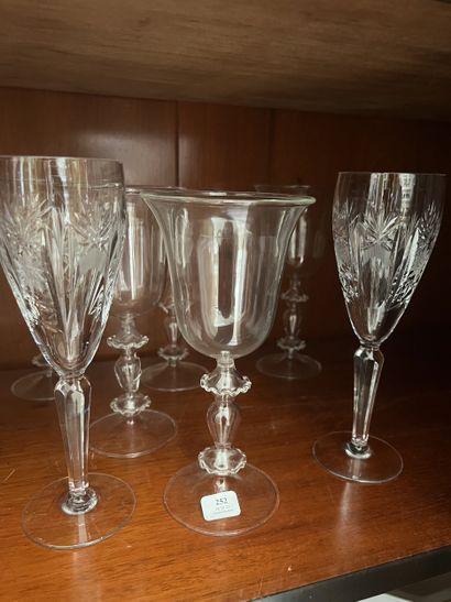 Set of crystal glasses including: 
- 8 crystal...