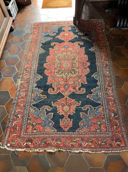 Wool carpet, hand-knotted, with polychrome...