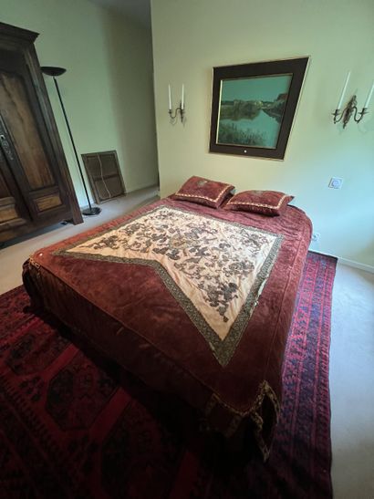 Bed set including two pillowcases and a fringed...
