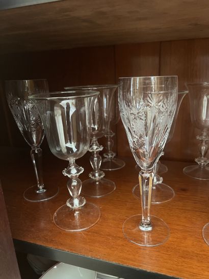 Set of crystal glasses including: 
- 8 crystal...