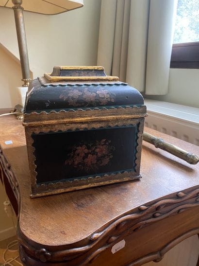 Lacquered wood scent box decorated with flowers...