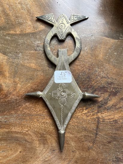 Bronze pipe. Length: 50 cm. Cameroon. 
And...