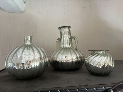 Three godron vases in eglomised glass - Modern...