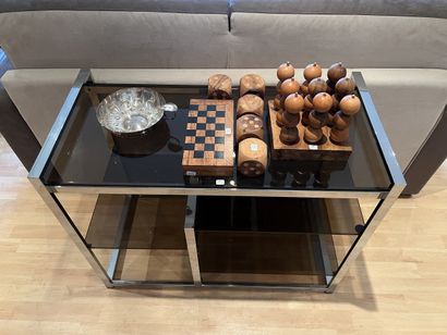 Console, la structure en métal chromé, les...