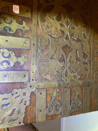 Wedding chest in rosewood with openwork floral...