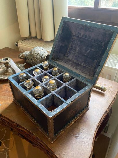 Lacquered wood scent box decorated with flowers...