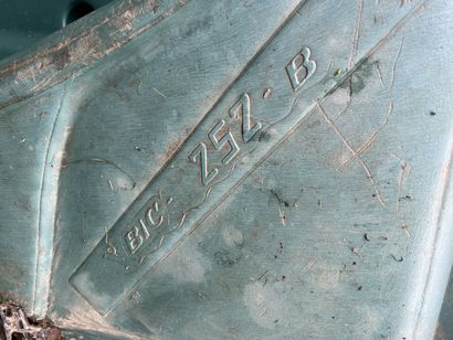 A 11h BIC Model 252-B 
Green thermoformed...