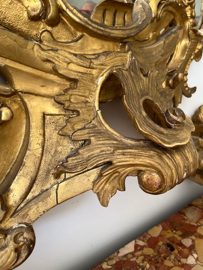 Stunning gilded wood mirror carved with foliage...
